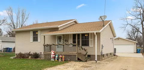 1802 Huntington Rd, Waterloo, IA 50701