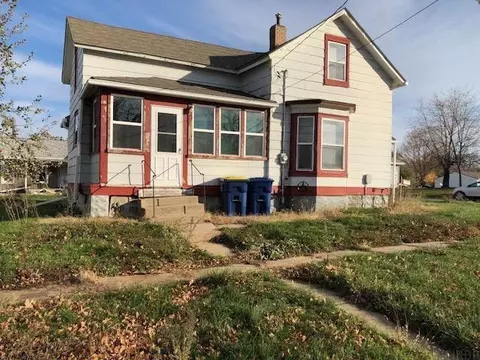 713 D Ave, Vinton, IA 52349