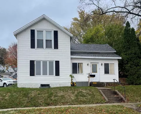 303 NE 2nd Ave, Waverly, IA 50677