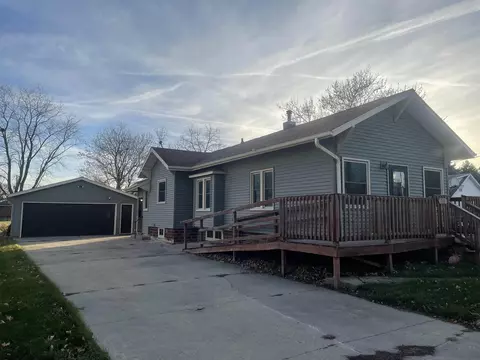 110 E Cummings St, Hawkeye, IA 52147