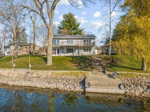 2326 Cottage Row Rd, Cedar Falls, IA 50613