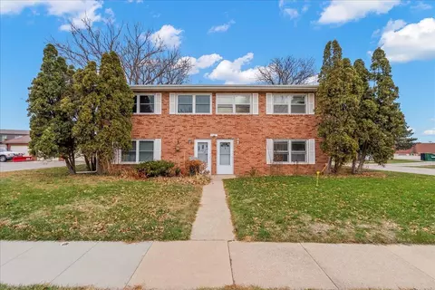 2421 Crescent Dr #4, Cedar Falls, IA 50613