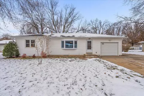 312 Orchard Dr, Cedar Falls, IA 50613