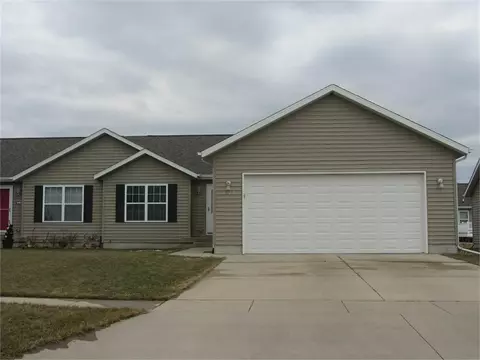 1522 Springbrook Dr, Cedar Falls, IA 50613