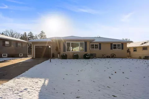 3029 Saratoga Dr, Waterloo, IA 50702