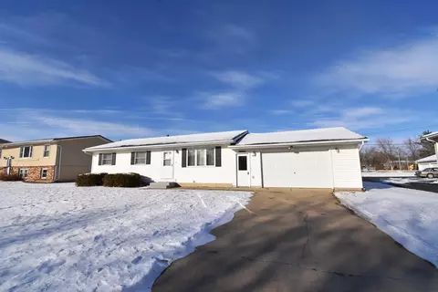1606 2nd St S W, Independence, IA 50644
