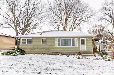 1521 Orchard Dr, Cedar Falls, IA 50613