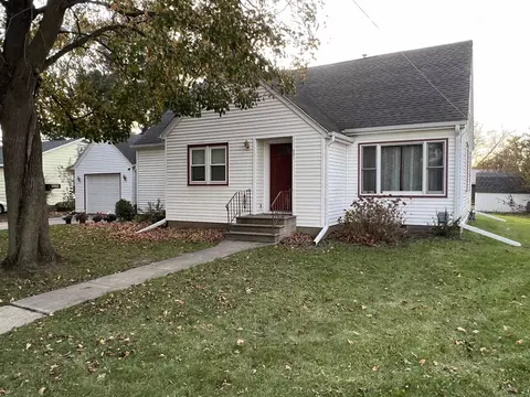 221 9th St, Aplington, IA 50604