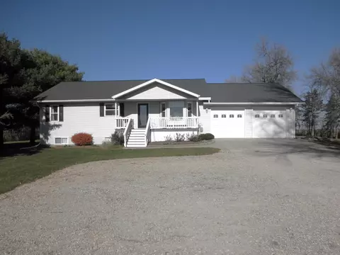 2121 480th St, Stacyville, IA 50476