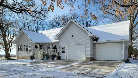 10039 Valley Ave, Cresco, IA 52136