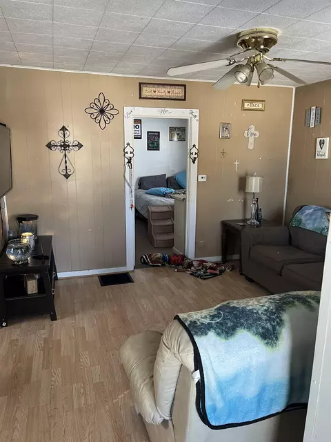 211 N Walnut St, Sumner, IA 50674 photo 5