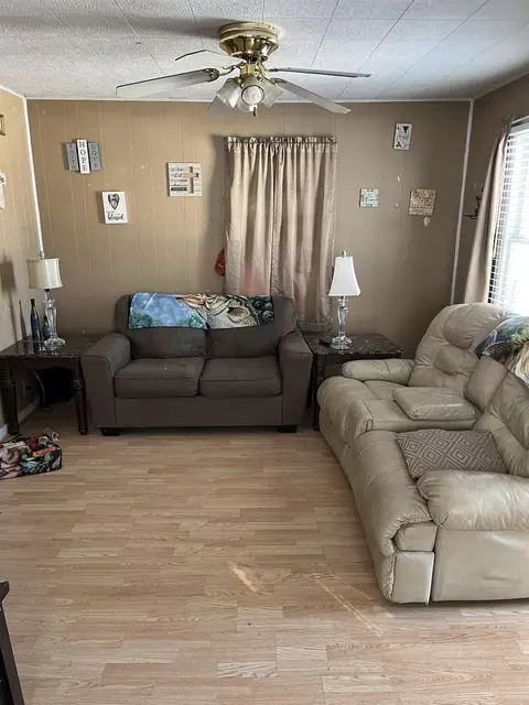 211 N Walnut St, Sumner, IA 50674 photo 4