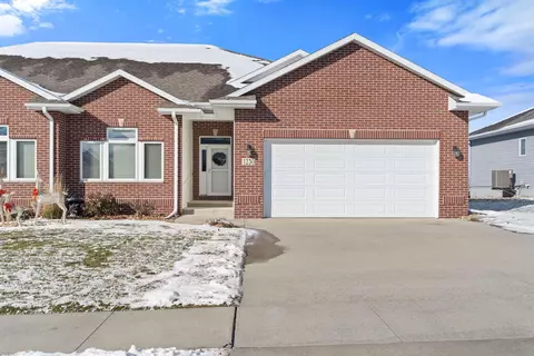 1230 Fox Ridge Rd, Dike, IA 50624