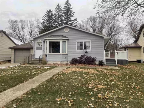 206 Plum St, Fredericksburg, IA 50630