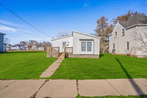 313 Ricker St, Waterloo, IA 50703