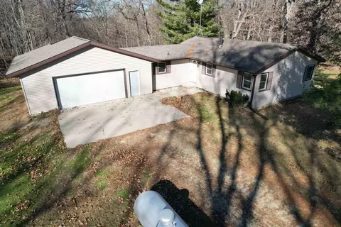 18991 Dales Ford Rd, Scotch Grove, IA 52310