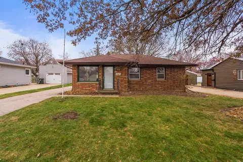 1170 Loretta Ave, Waterloo, IA 50702