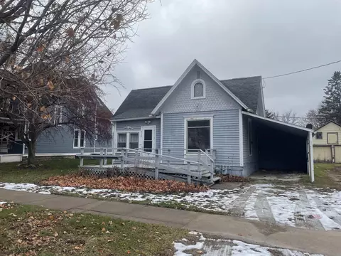 312 S Main St, Fayette, IA 52142