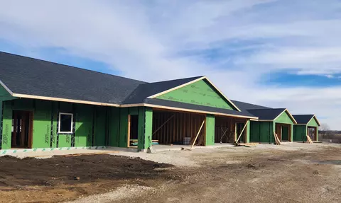 106 Highland Dr #2, Decorah, IA 52101