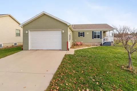203 Christopher Ct, Fairbank, IA 50629