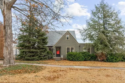 1816 Tremont St, Cedar Falls, IA 50613