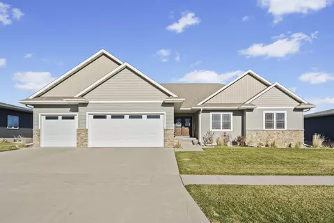 4305 Berry Hill Rd, Cedar Falls, IA 50613