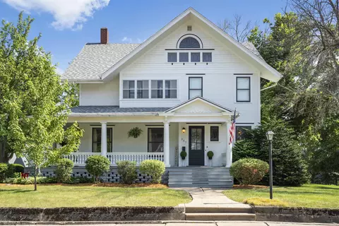 307 6th St, Traer, IA 50675