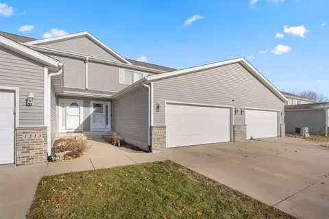 1315 Creekside Ct, Waterloo, IA 50702
