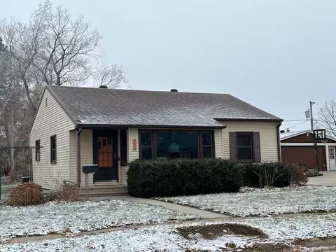 107 Oliver St, Charles City, IA 50616