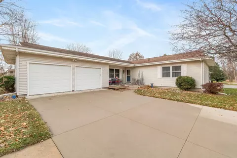 426 Cordoba Ave, Cedar Falls, IA 50613