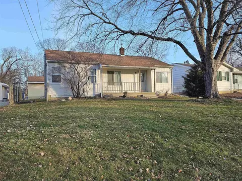 145 Lobdell Rd, Waterloo, IA 50701