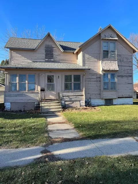105 Park Ave, Sumner, IA 50674
