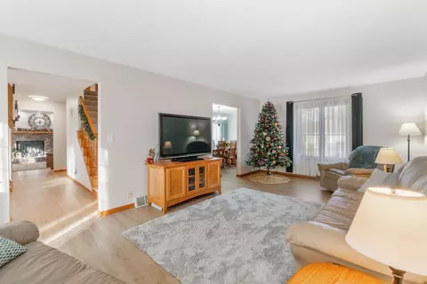 534 Excelsior Ln, Waterloo, IA 50701 photo 9