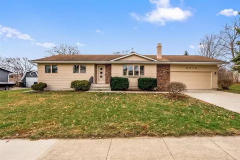 2014 W 3rd St, Cedar Falls, IA 50613