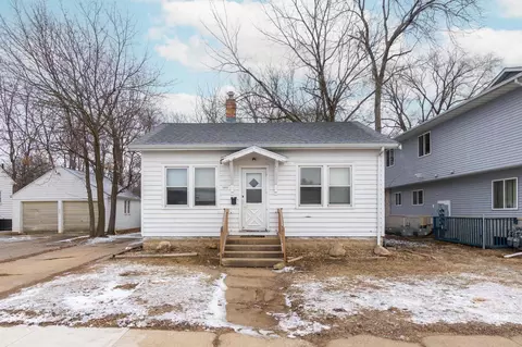 1003 W 20th St, Cedar Falls, IA 50613