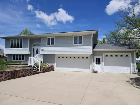 803 4th Ave, Parkersburg, IA 50665