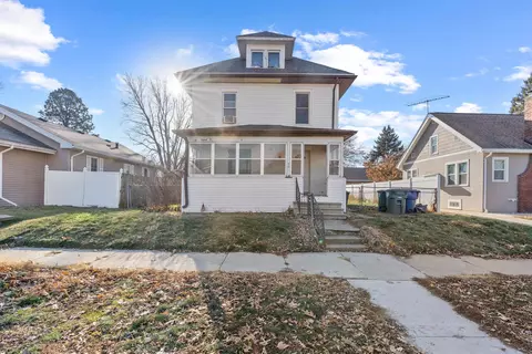 2007 W 3rd St, Waterloo, IA 50701