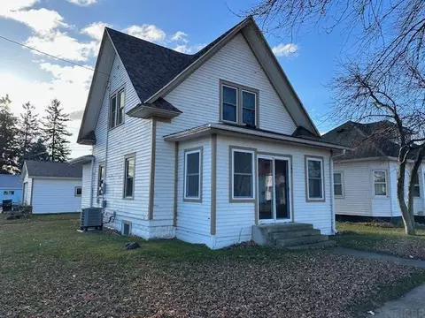 192 NE 2nd St, New Albin, IA 52160