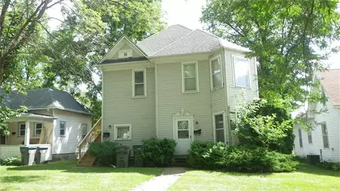 411 NE And 411 12 Ne 1st Ave, Oelwein, IA 50662