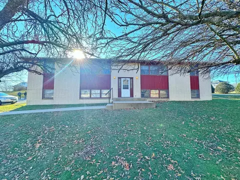204 E North St, Calmar, IA 52132