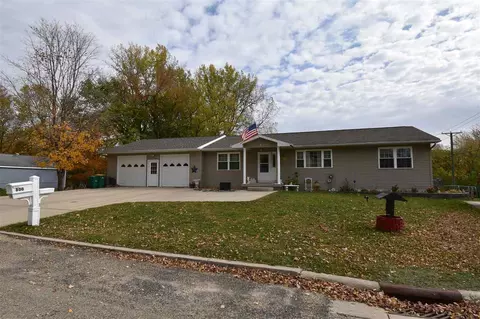 800 9th Ave N E, Independence, IA 50644