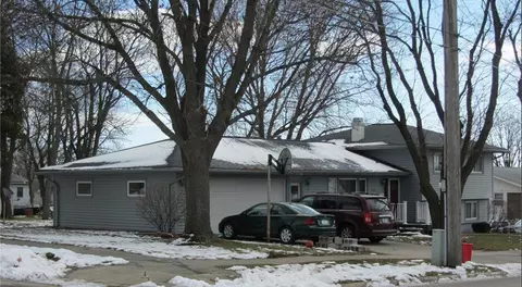 1202 10th St, Grundy Center, IA 50638