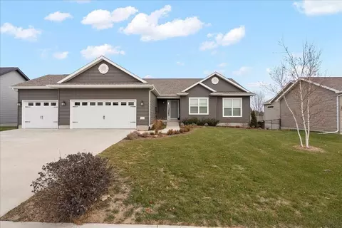 5410 Red Oak Ln, Cedar Falls, IA 50613