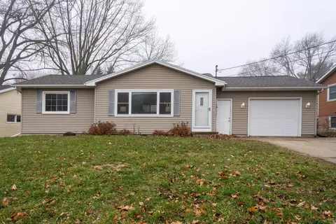 114 Helen Rd, Waterloo, IA 50701