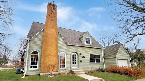 132 Bertch Ave, Waterloo, IA 50702