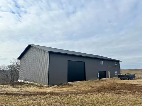 2163 Waterview Ln, Lansing, IA 52151