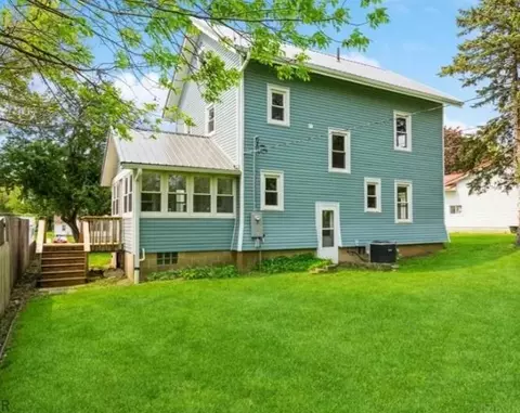 508 Staveley Ln, Traer, IA 50675