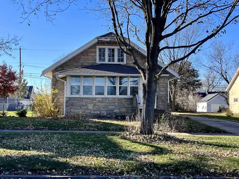 705 Blackhawk St, Reinbeck, IA 50669