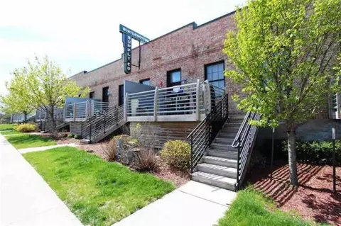 25 W Commercial St #14, Waterloo, IA 50701