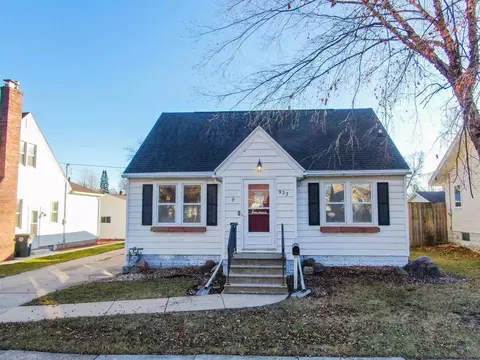 933 Home Park Blvd, Waterloo, IA 50701